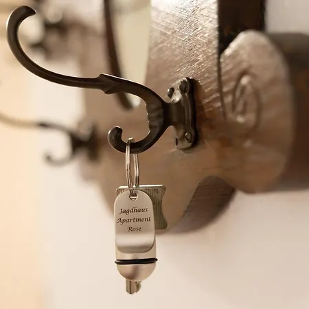 Jagdhaus Zu Amtern Rose