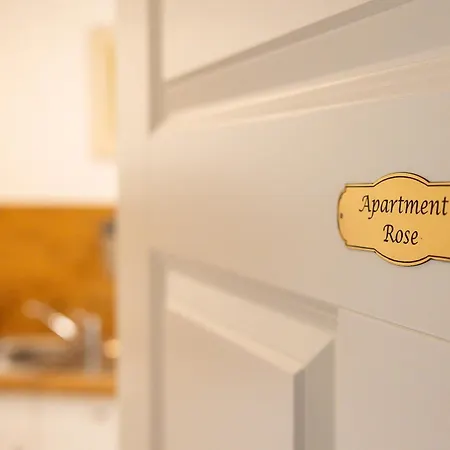 Jagdhaus Zu Amtern Rose