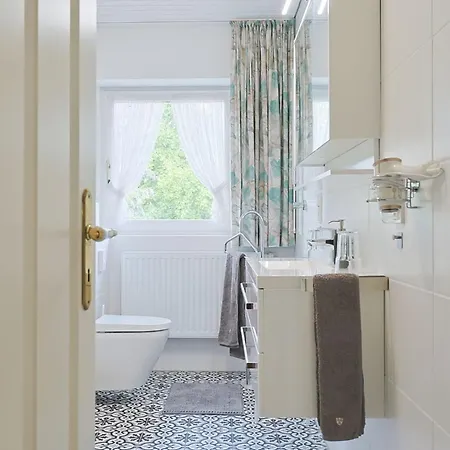 Jagdhaus Zu Amtern Rose