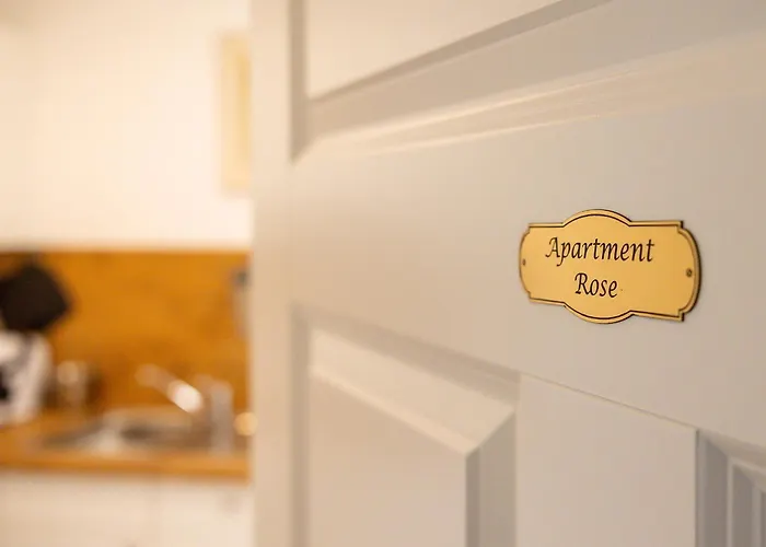 Jagdhaus Zu Amtern Rose