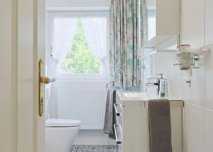 Jagdhaus Zu Amtern Rose